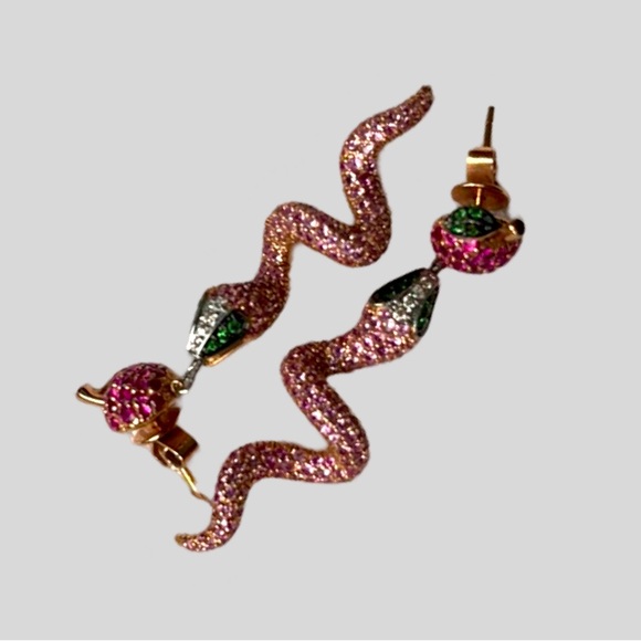 Go ahead and-let yourself be tempted by this vivid 18kt two-tone gold earrings - Picture 3 of 8